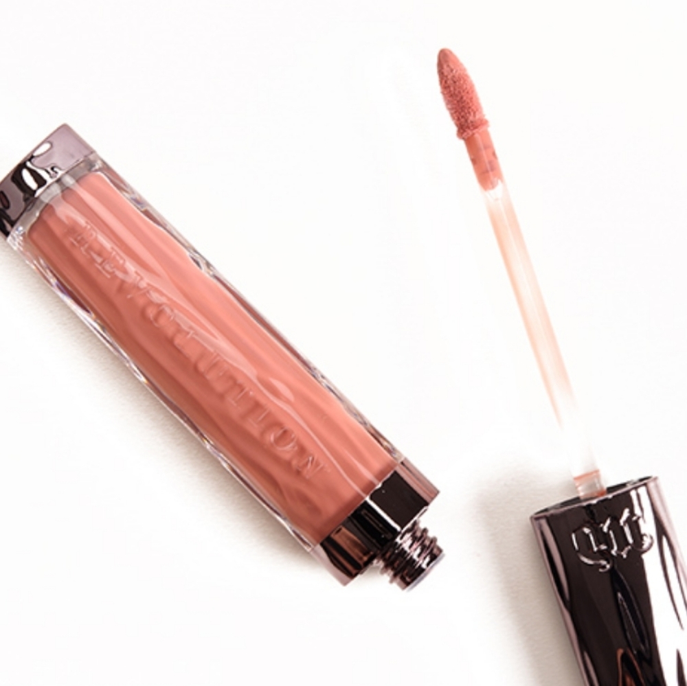 2/$20 🟠 Urban Decay Revolution Lip Gloss Kinky